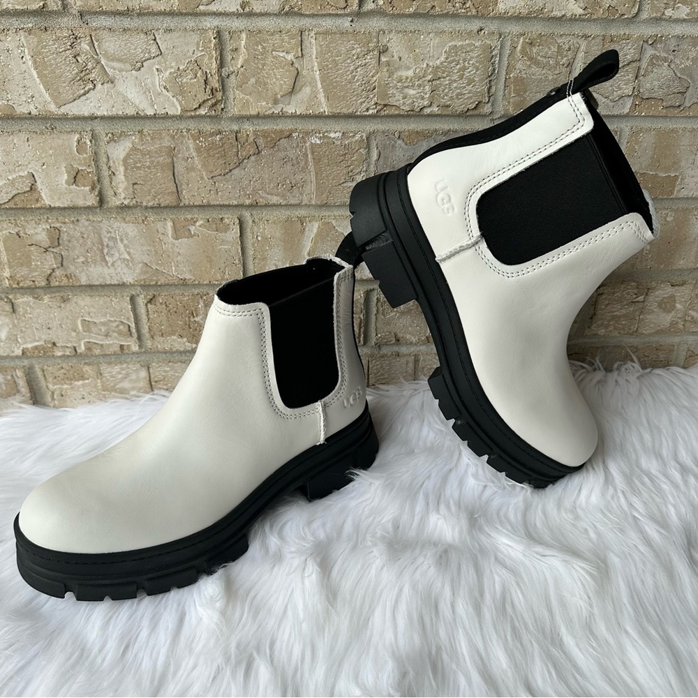 UGG Ashton Chelsea Boot New without of Box Size 9 🌸